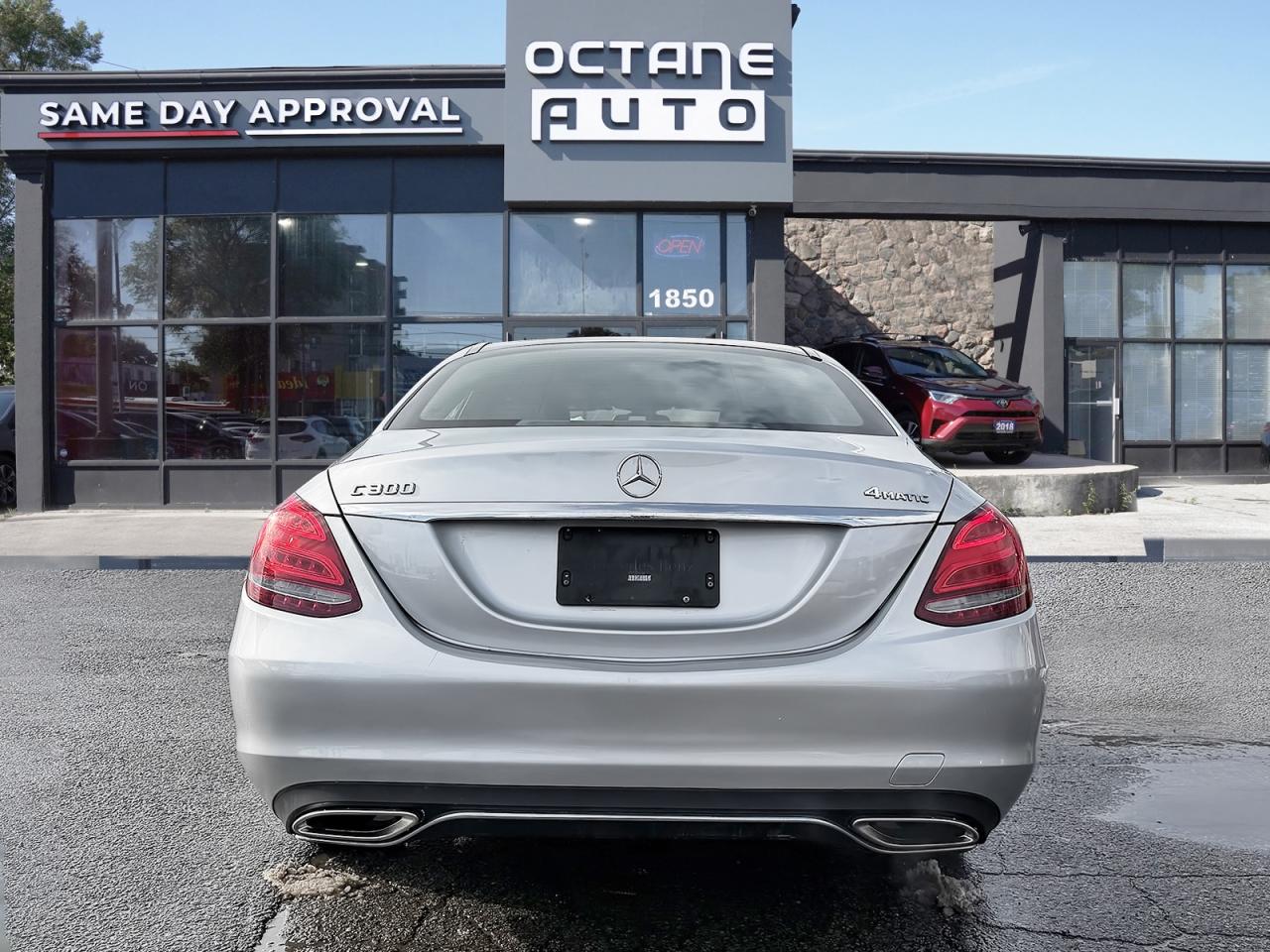 2018 Mercedes-Benz C-Class C300 4MATIC Sedan Photo4