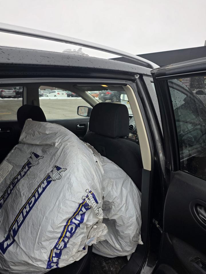 2012 Nissan Rogue FWD 4dr SV Photo