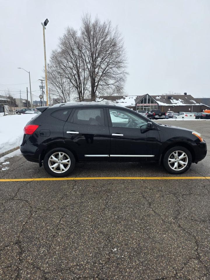 2012 Nissan Rogue FWD 4dr SV Photo