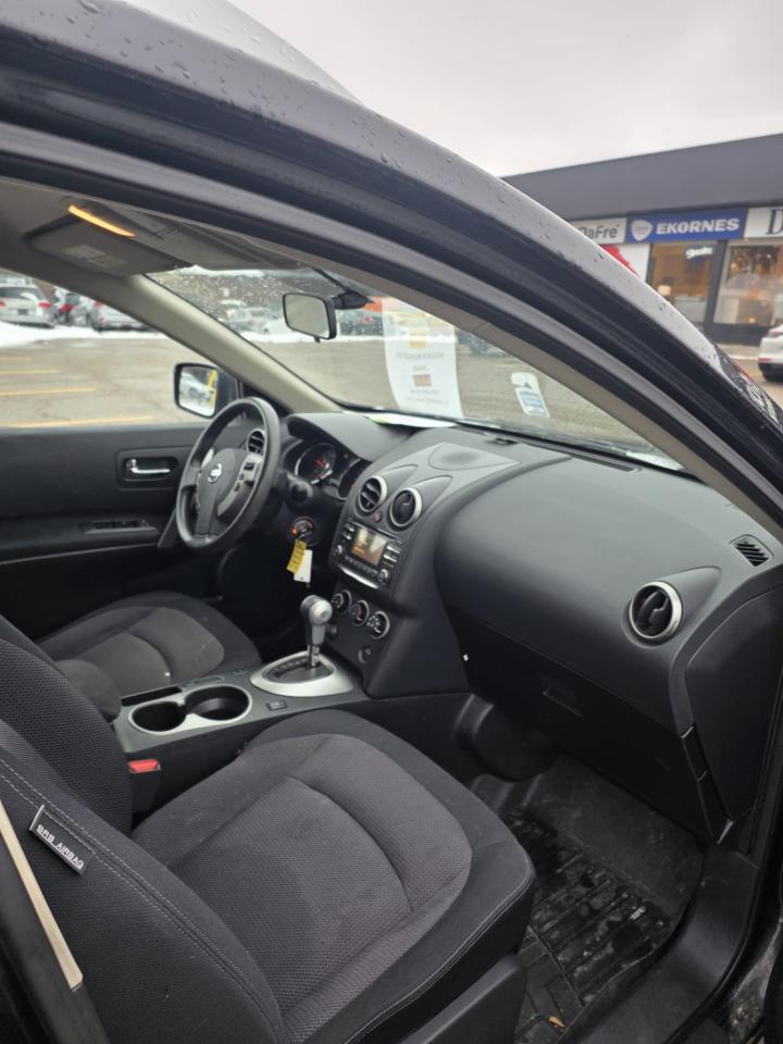 2012 Nissan Rogue FWD 4dr SV Photo