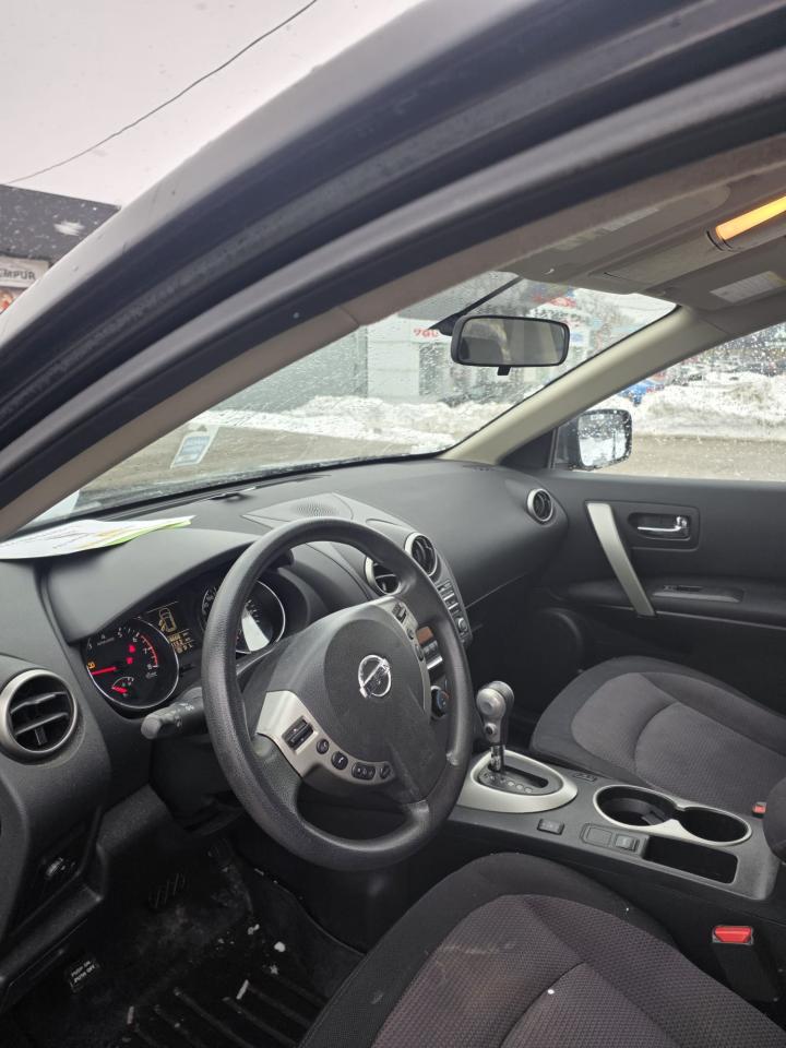 2012 Nissan Rogue FWD 4dr SV Photo