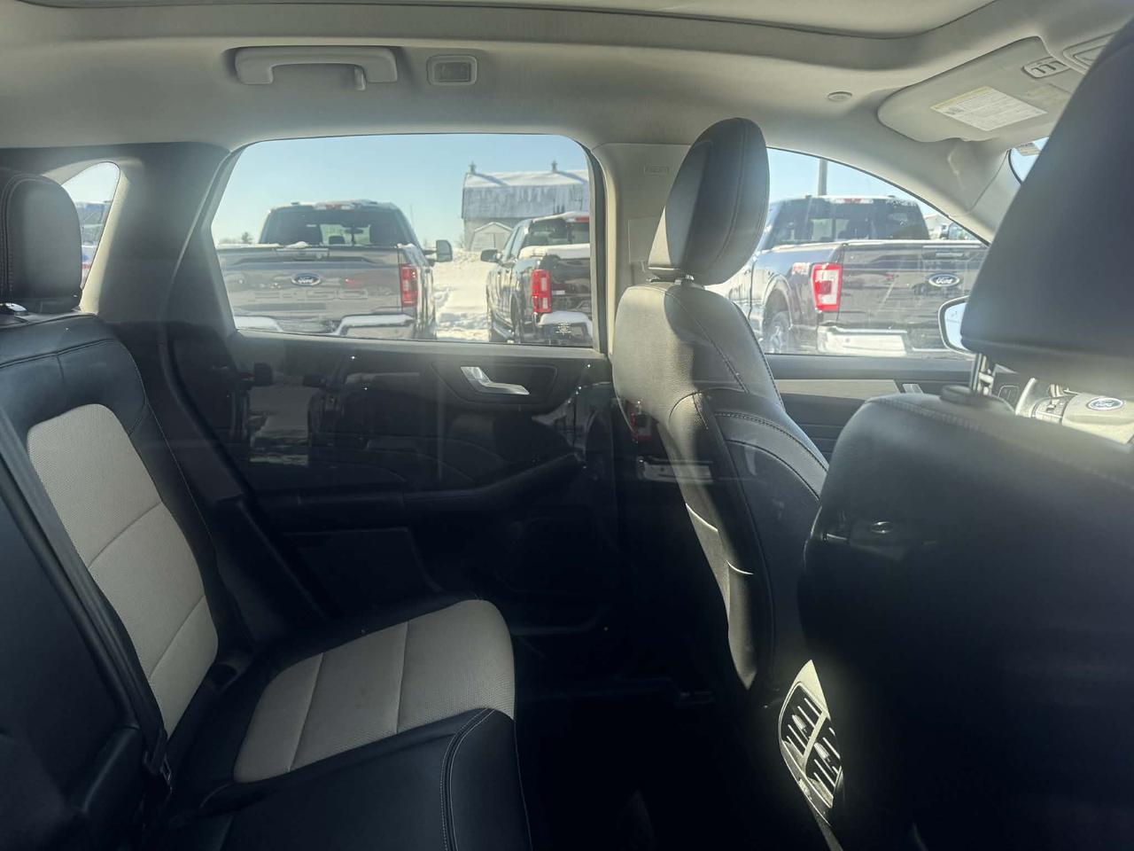 2021 Ford Escape Titanium Hybrid Photo2