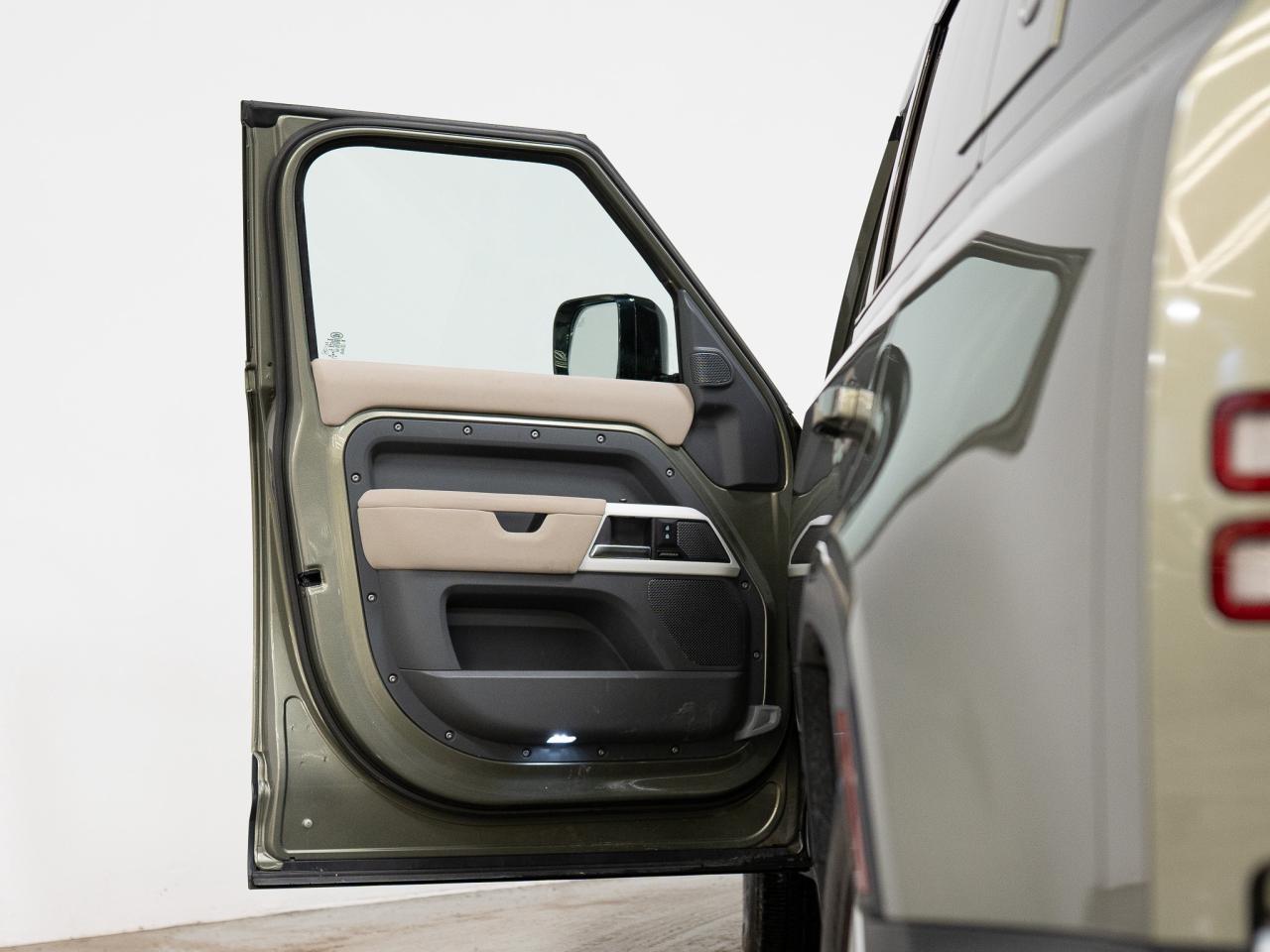 2023 Land Rover Defender 110 S | P300 | MERIDIAN | PANO Photo