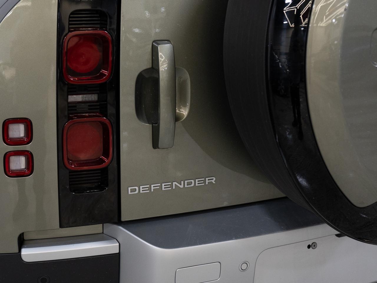 2023 Land Rover Defender 110 S | P300 | MERIDIAN | PANO Photo