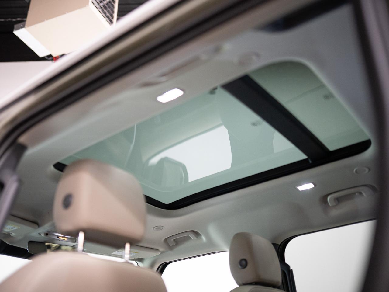 2023 Land Rover Defender 110 S | P300 | MERIDIAN | PANO Photo