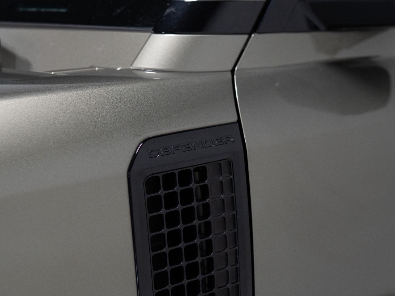 2023 Land Rover Defender 110 S | P300 | MERIDIAN | PANO Photo