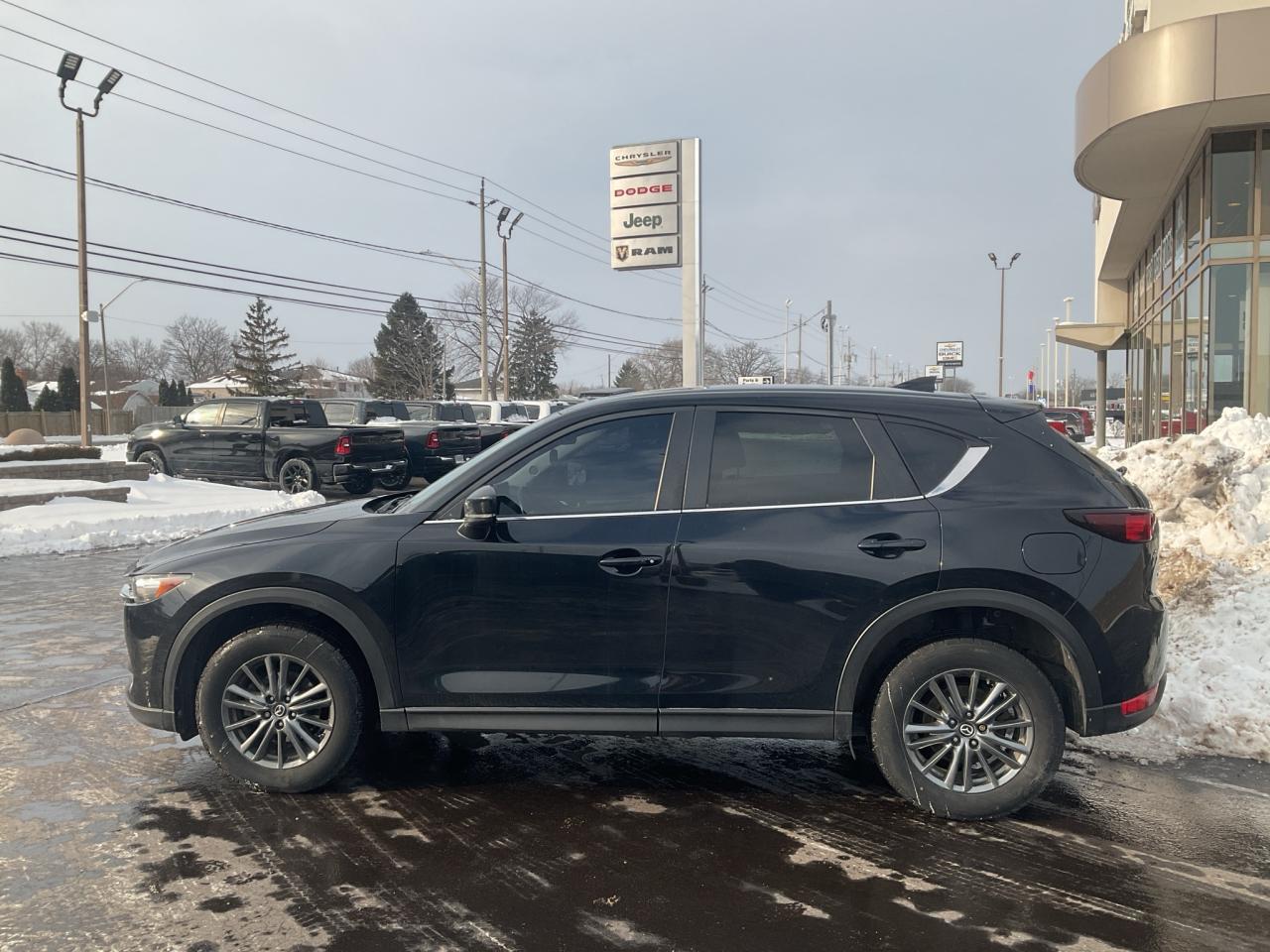 2020 Mazda CX-5 AWD / SUNROOF / 4CYLINDER / ONE OWNER / HTD SEATS Photo