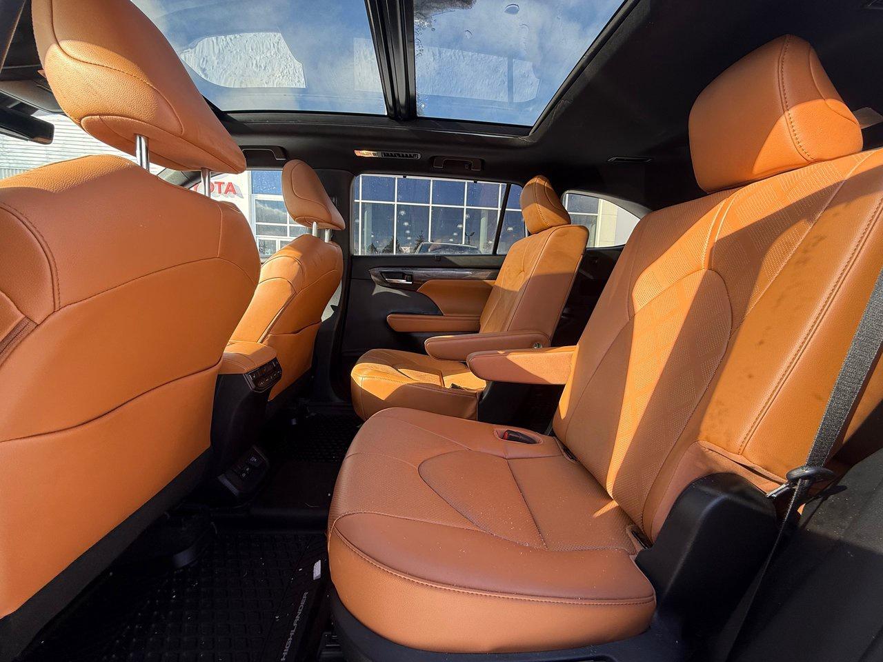 2023 Toyota Highlander Hybrid Limited Photo3