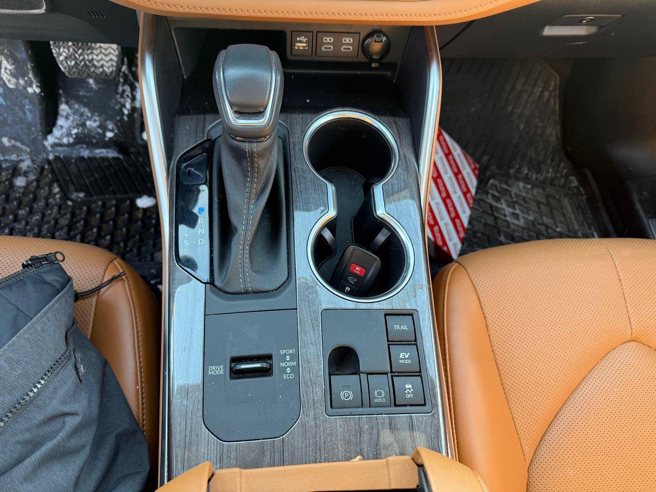 2023 Toyota Highlander Hybrid Limited Photo