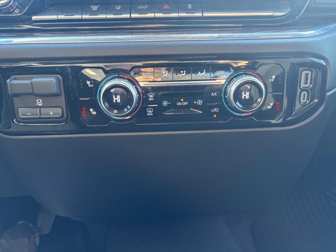 2024 GMC Sierra 3500 HD SLE Photo