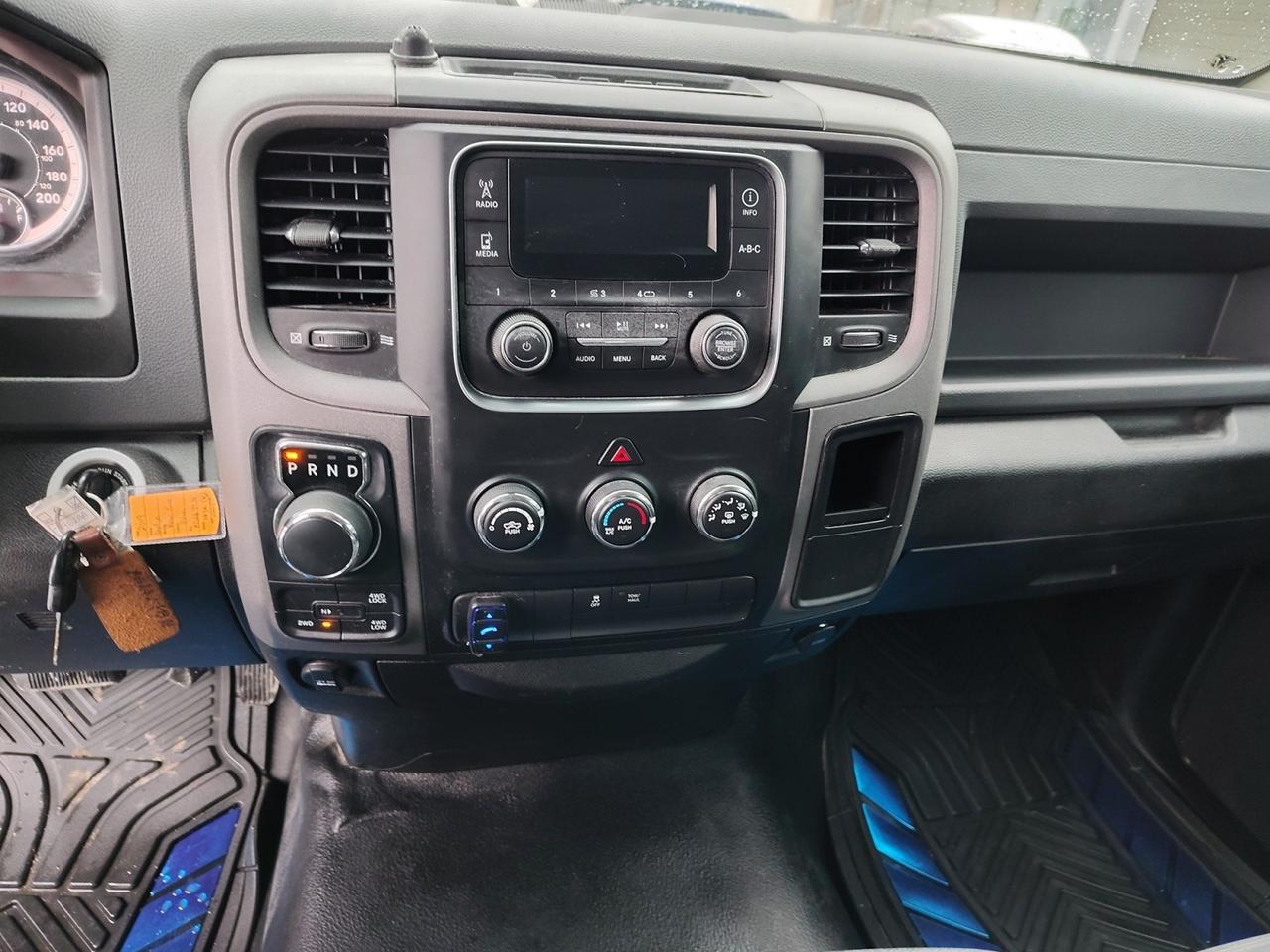 2019 RAM 1500 Classic ST Photo3