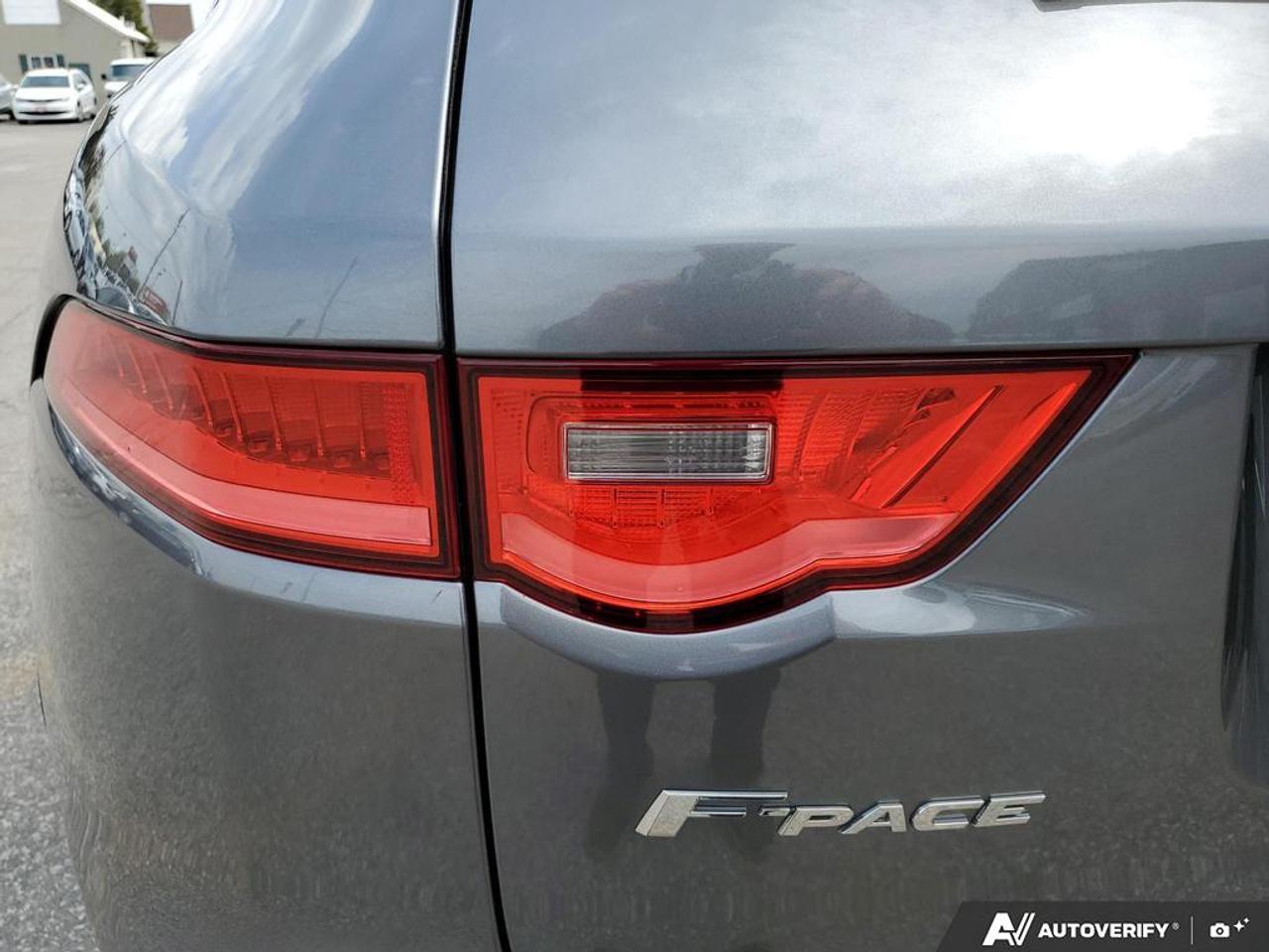 2017 Jaguar F-PACE AWD 35t Prestige-NAV-LEATHER-SUNROOF-REAR CAM. Photo