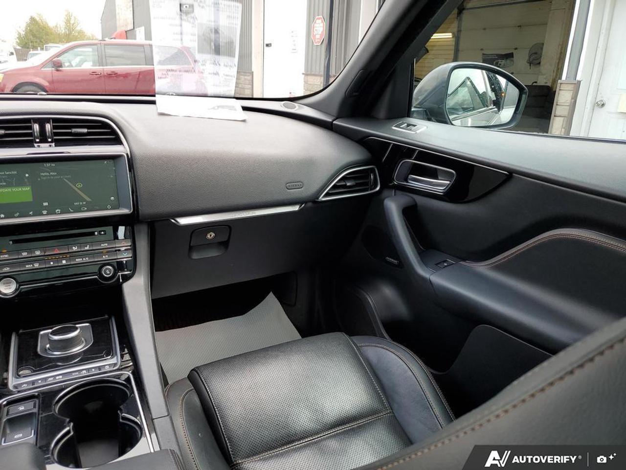 2017 Jaguar F-PACE AWD 35t Prestige-NAV-LEATHER-SUNROOF-REAR CAM. Photo
