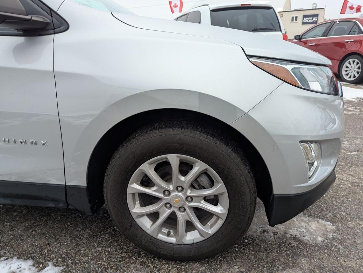 2021 Chevrolet Equinox LS WITH APPLE CARPLAY!! Photo4