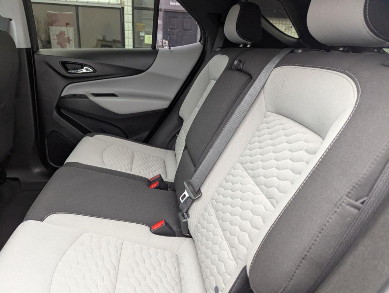 2021 Chevrolet Equinox LS WITH APPLE CARPLAY!! Photo