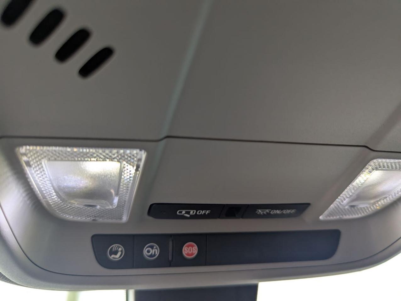 2021 Chevrolet Equinox LS WITH APPLE CARPLAY!! Photo