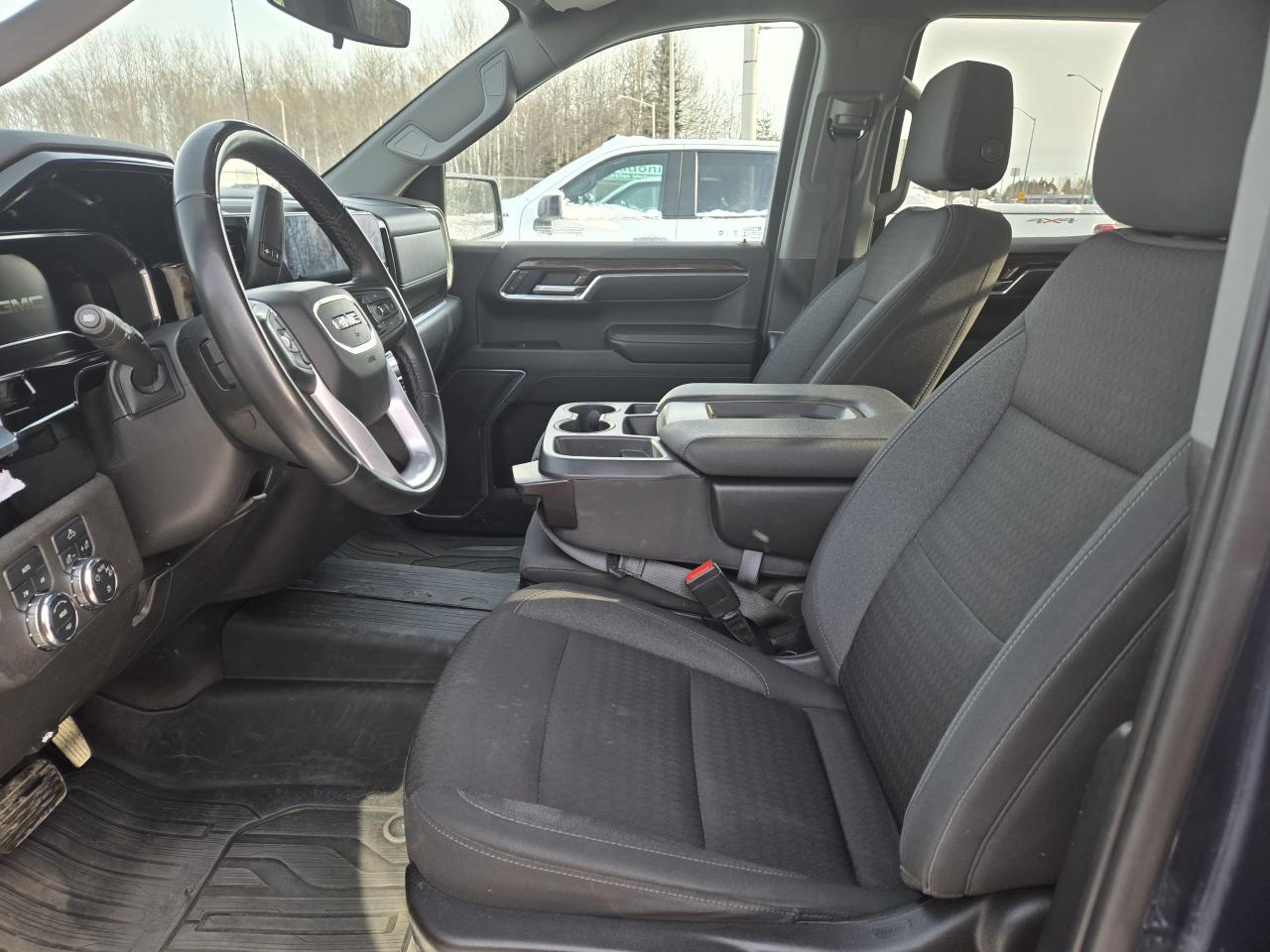 2023 GMC Sierra 1500 SLE Photo3