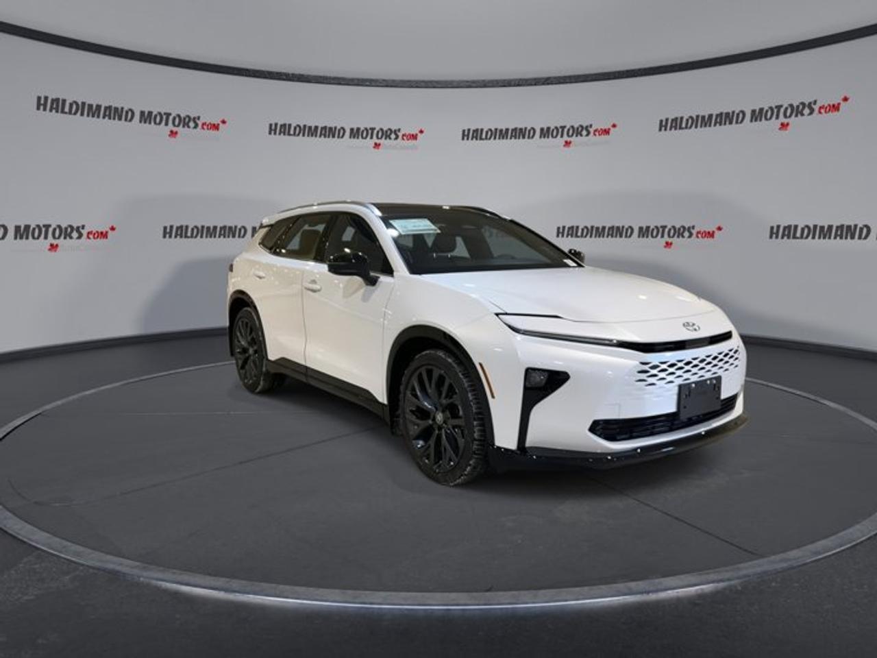 2025 Toyota Crown Signia Limited AWD Photo