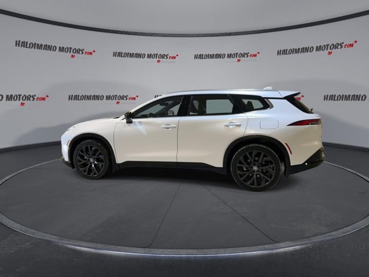 2025 Toyota Crown Signia Limited AWD Photo