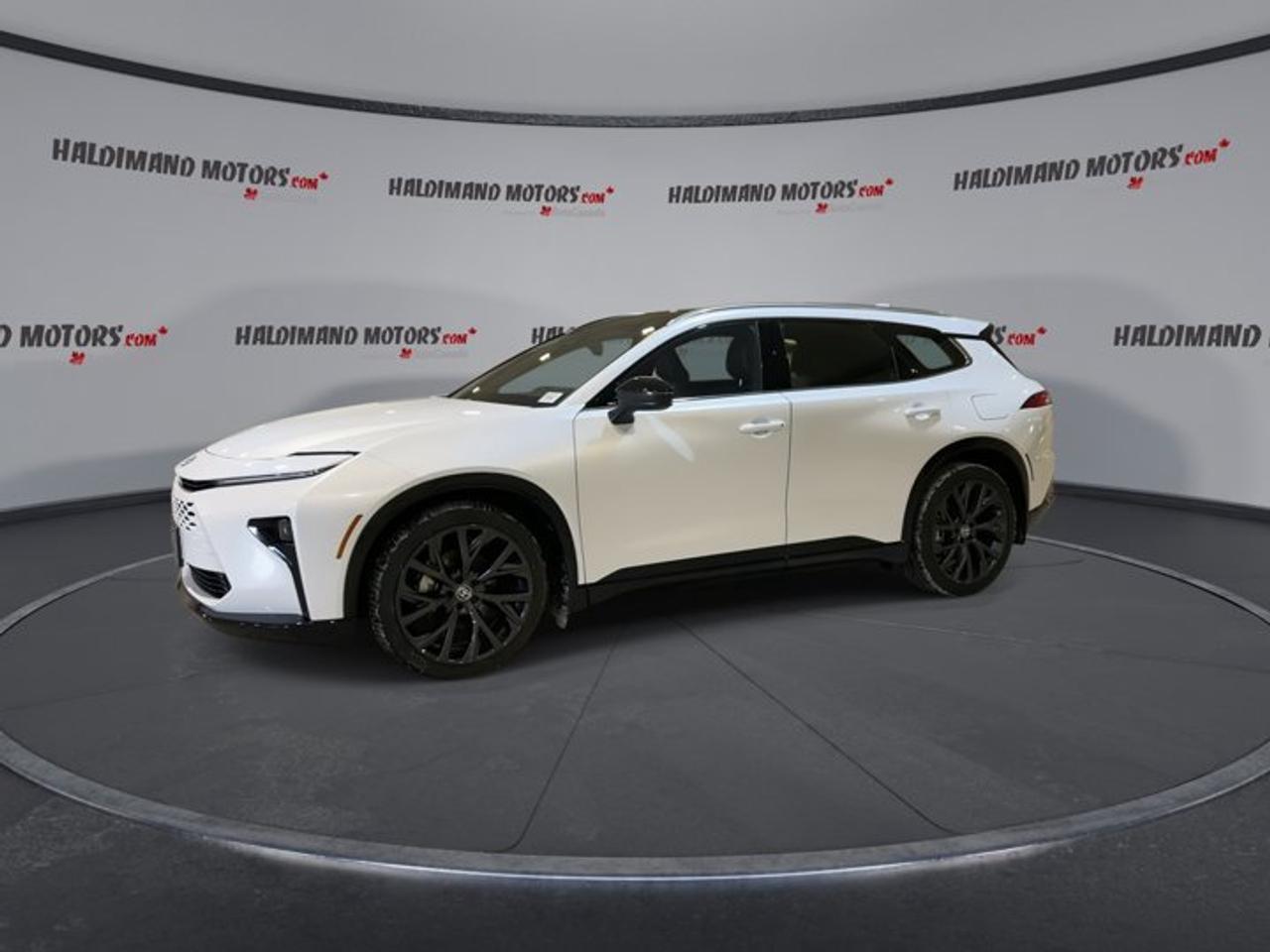 2025 Toyota Crown Signia Limited AWD Photo3