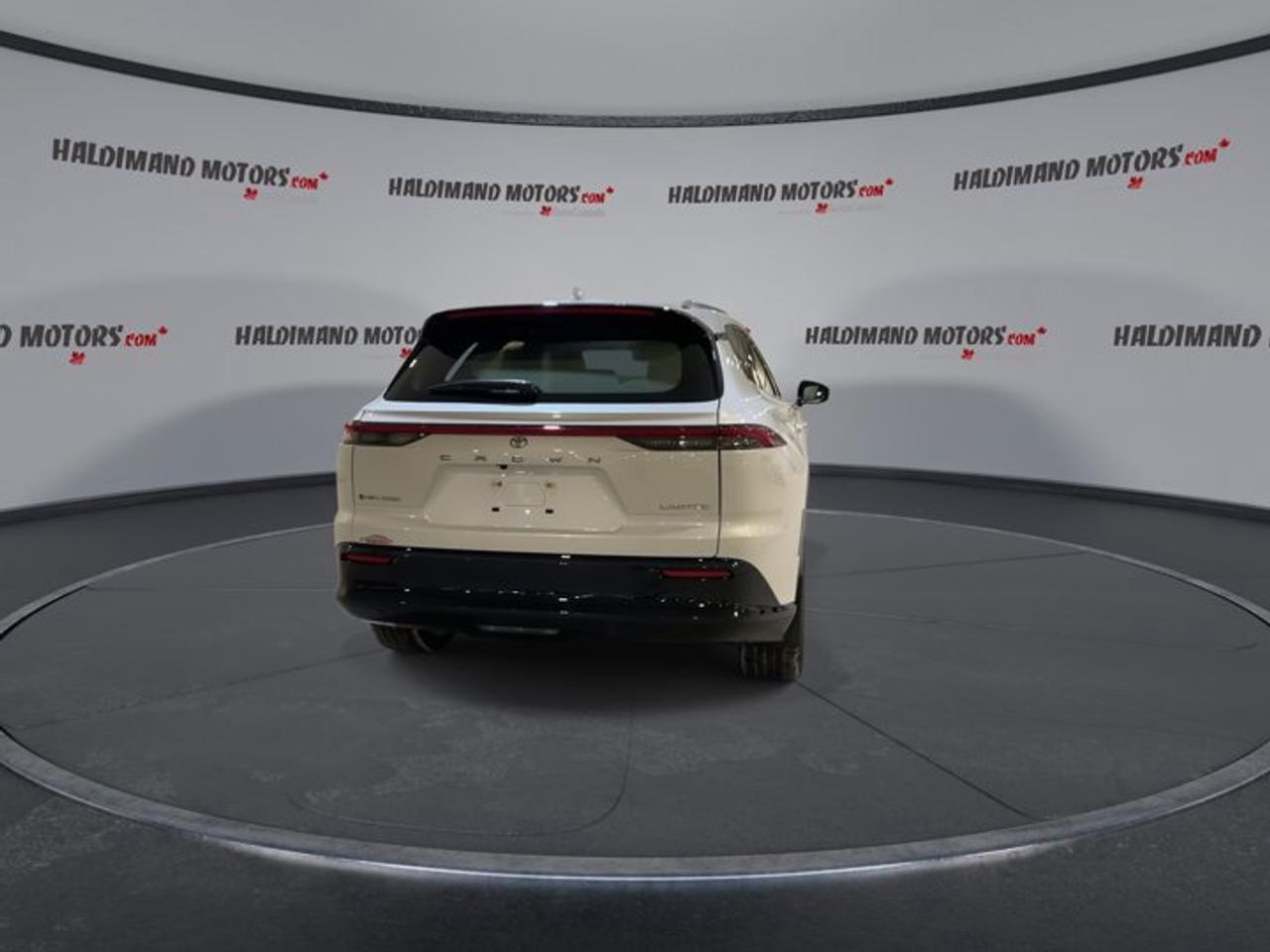 2025 Toyota Crown Signia Limited AWD Photo