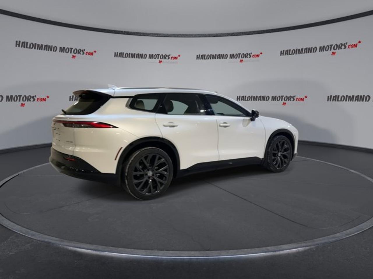 2025 Toyota Crown Signia Limited AWD Photo