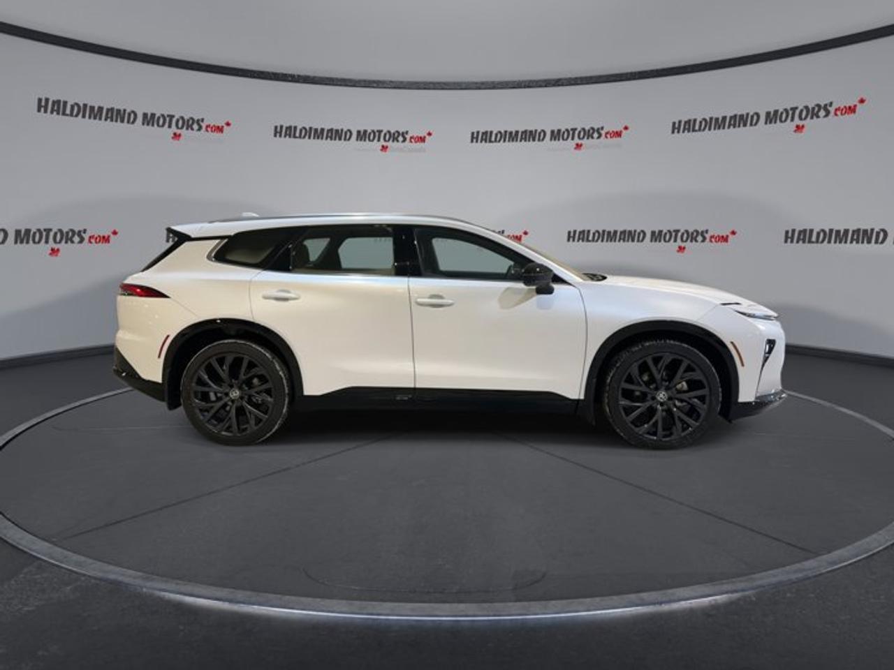 2025 Toyota Crown Signia Limited AWD Photo