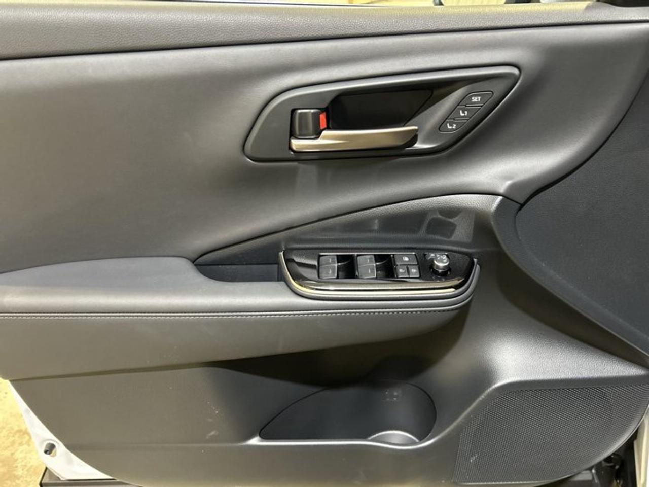 2025 Toyota Crown Signia Limited AWD Photo