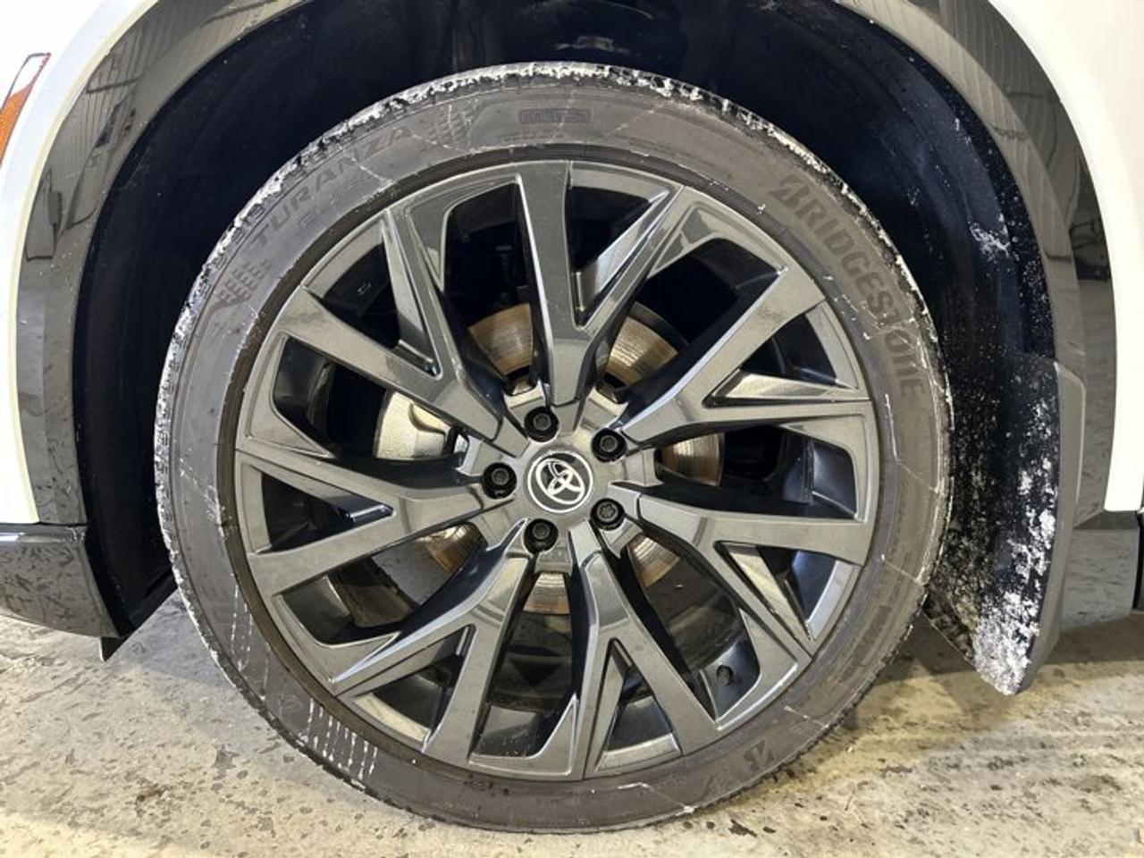 2025 Toyota Crown Signia Limited AWD Photo