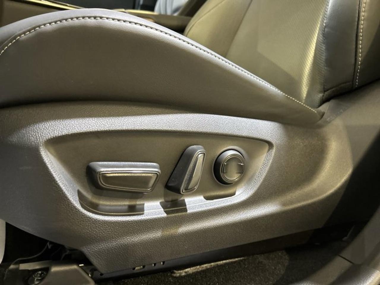 2025 Toyota Crown Signia Limited AWD Photo