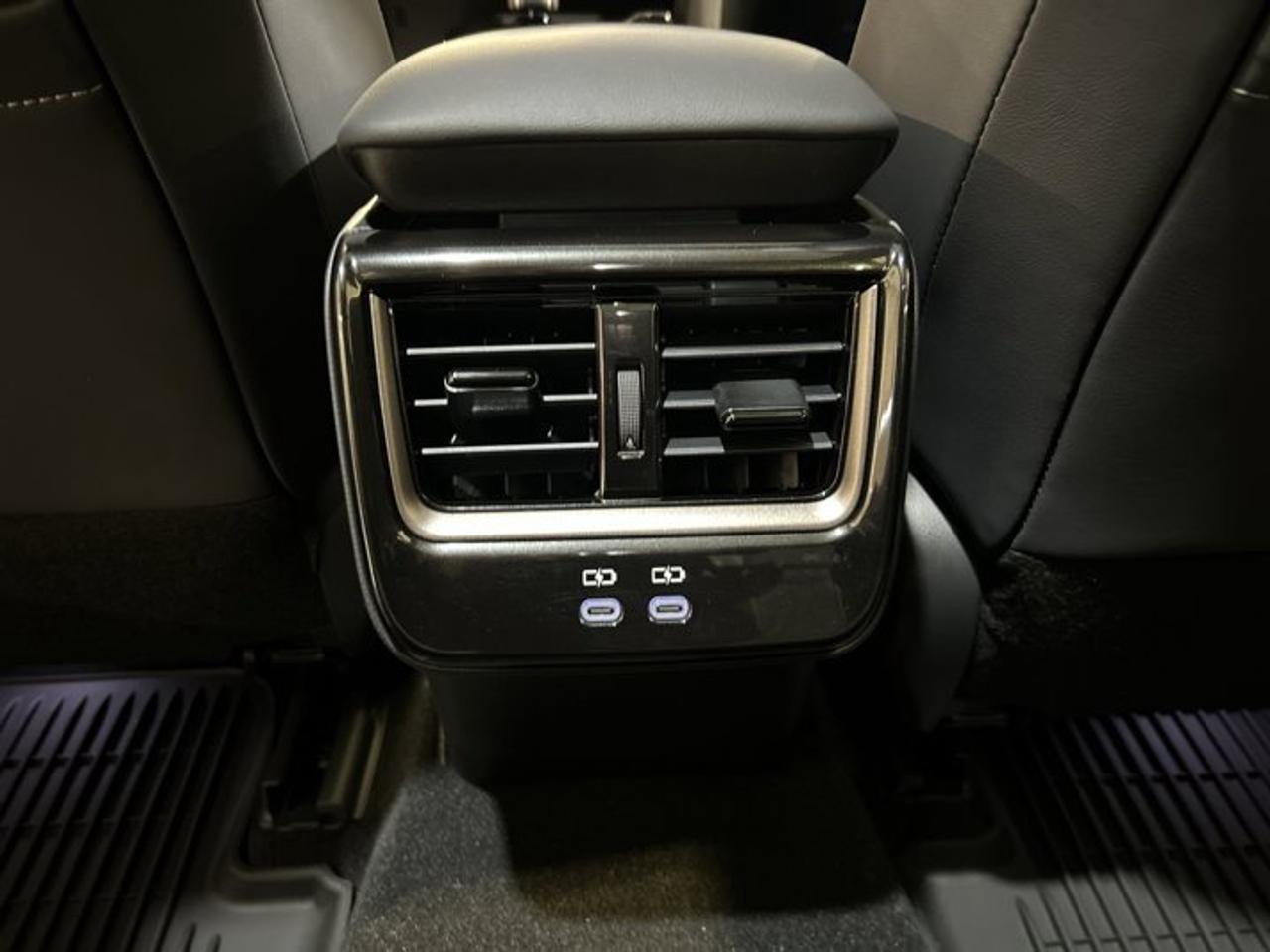 2025 Toyota Crown Signia Limited AWD Photo