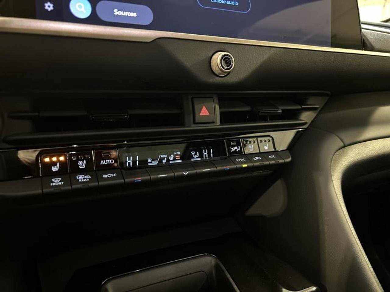 2025 Toyota Crown Signia Limited AWD Photo