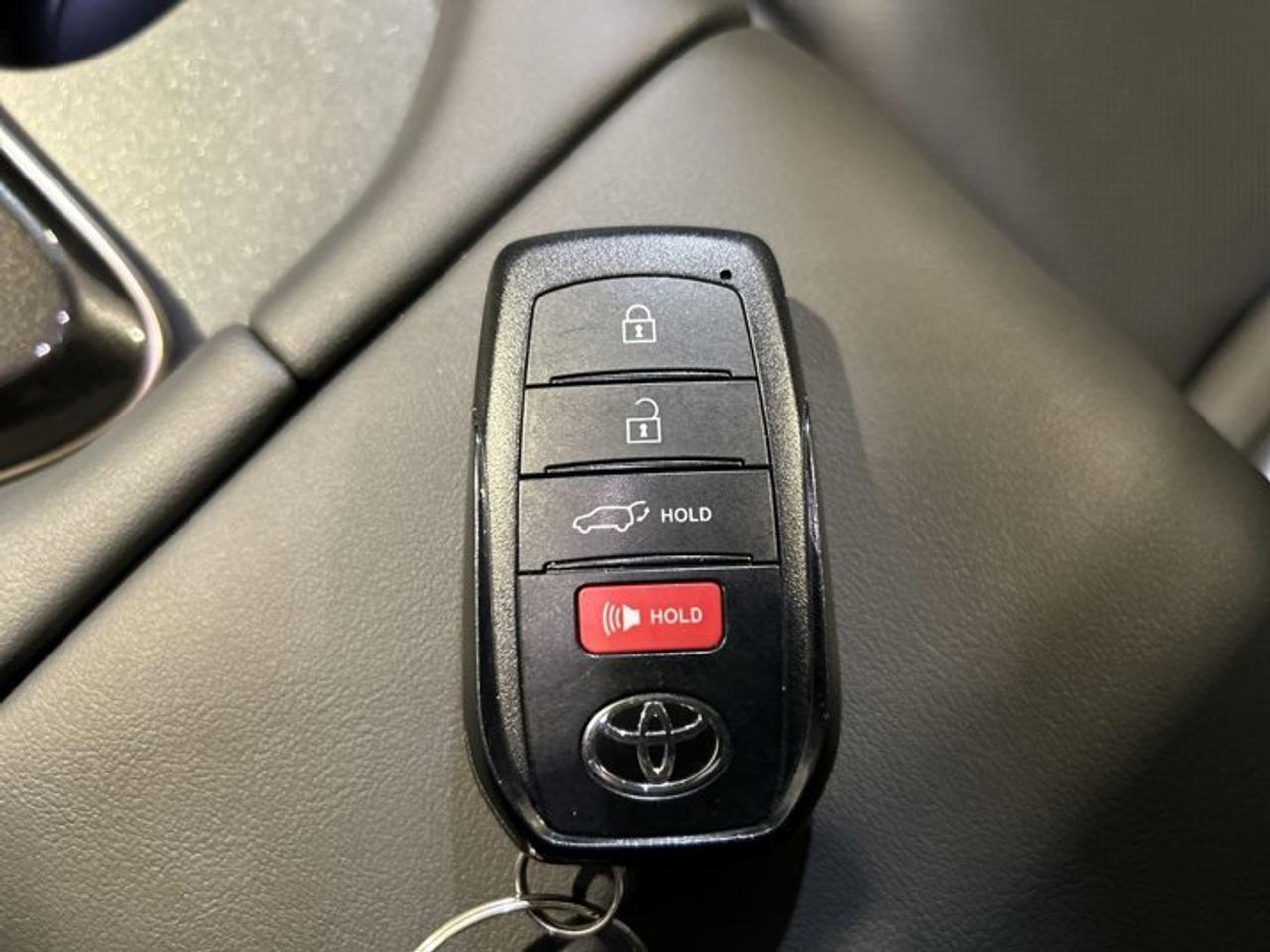 2025 Toyota Crown Signia Limited AWD Photo