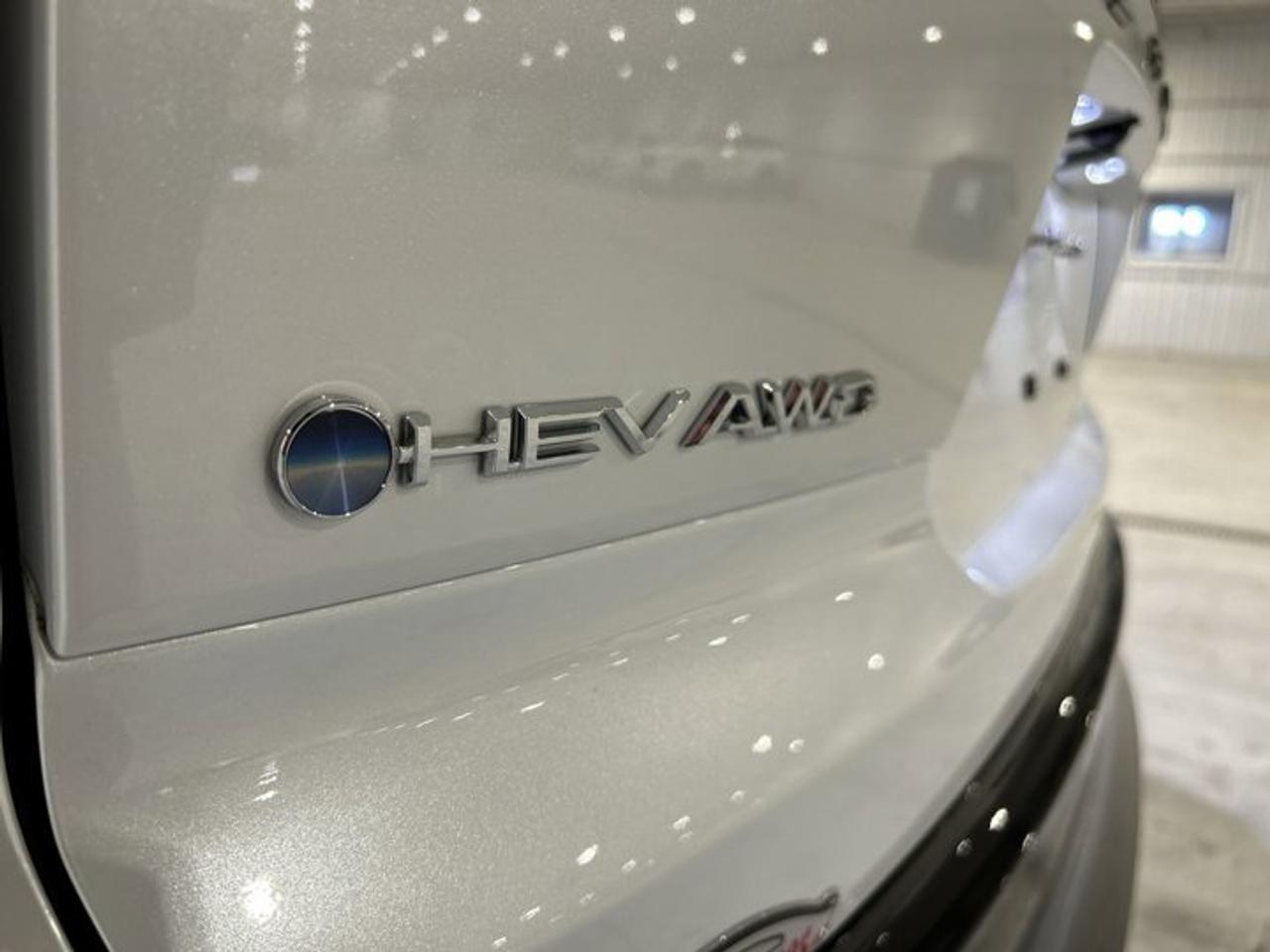 2025 Toyota Crown Signia Limited AWD Photo