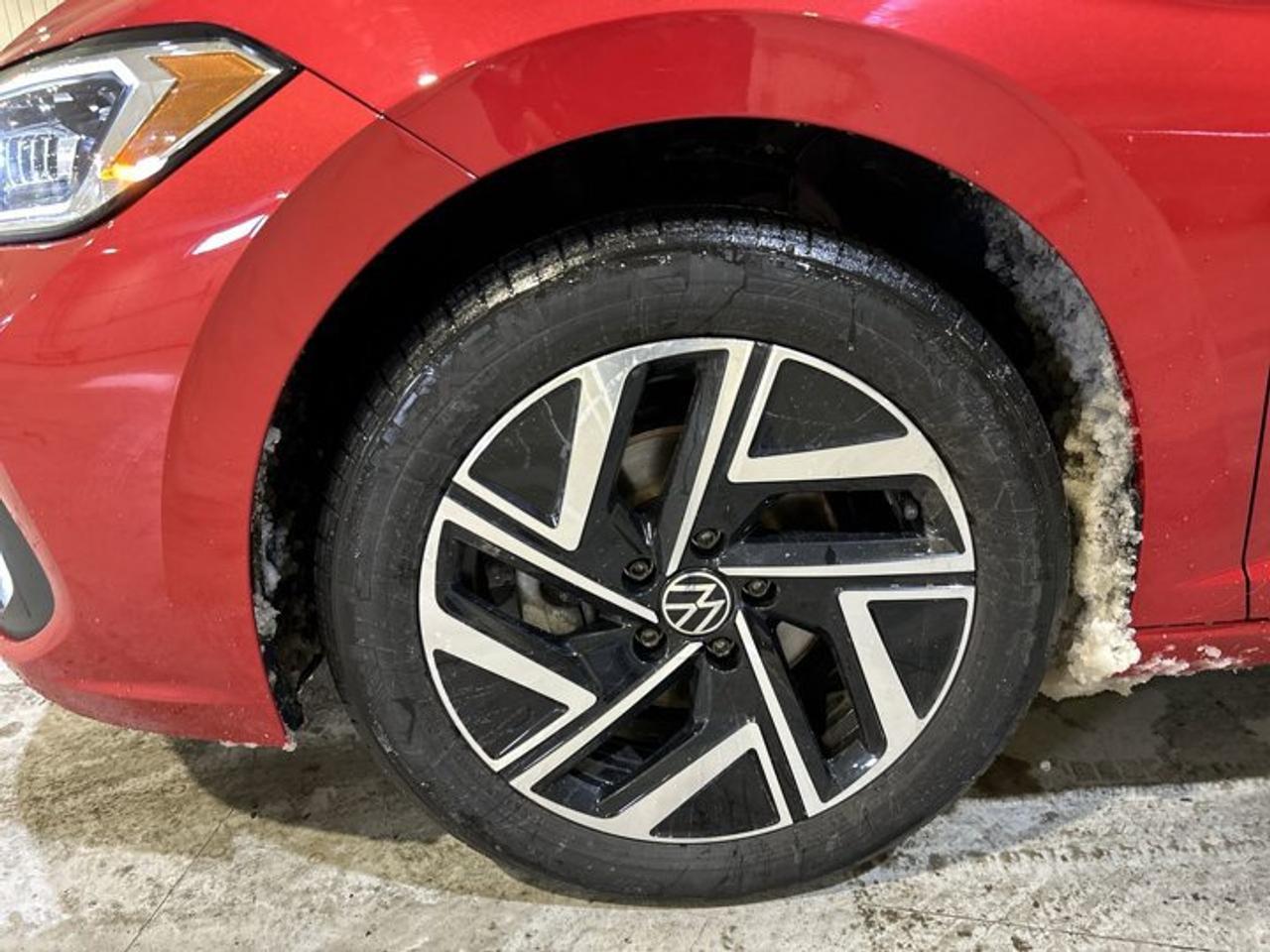 2023 Volkswagen Jetta Highline | Accident Free | Sunroof | Navigation Photo