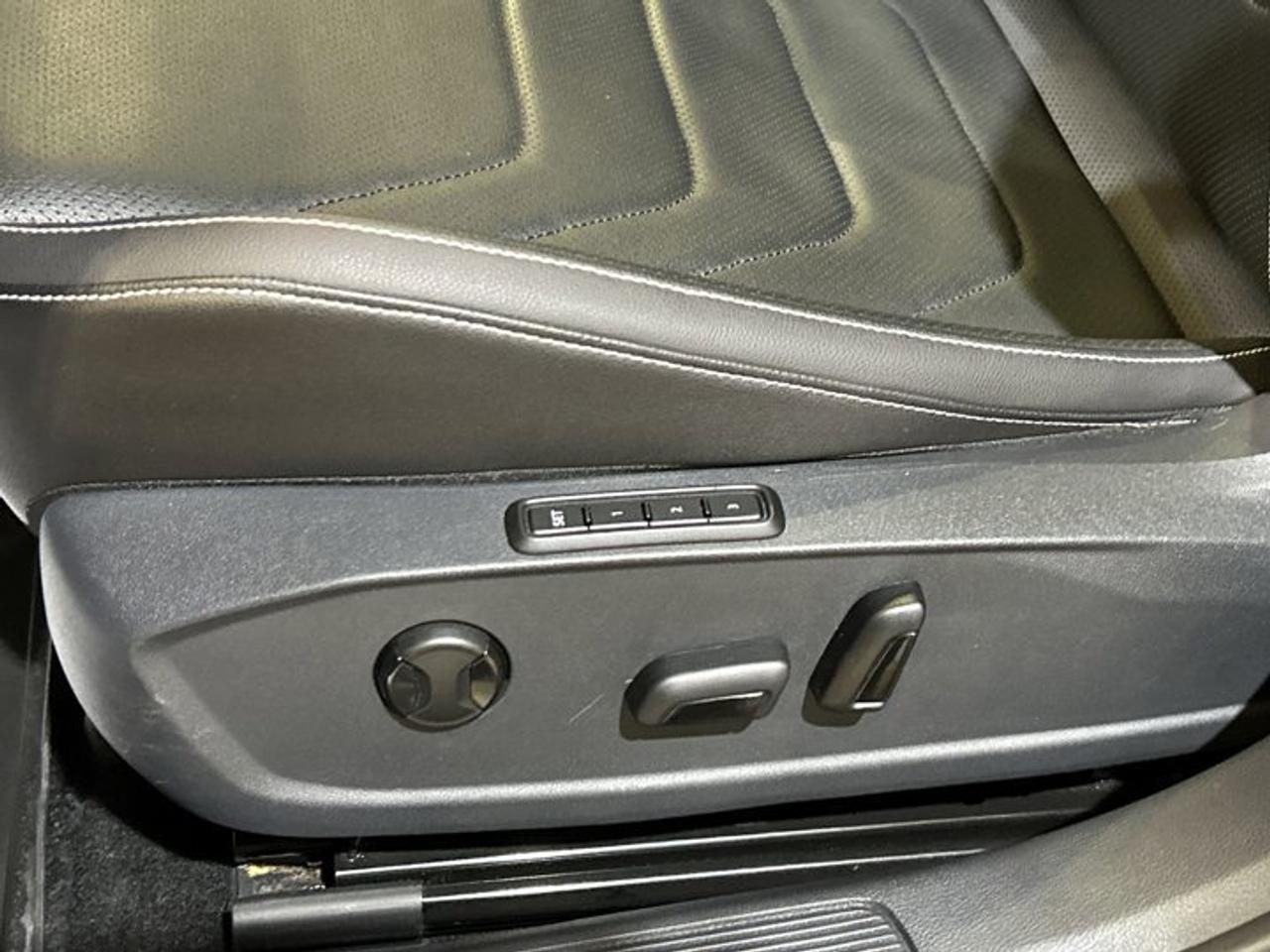 2023 Volkswagen Jetta Highline | Accident Free | Sunroof | Navigation Photo