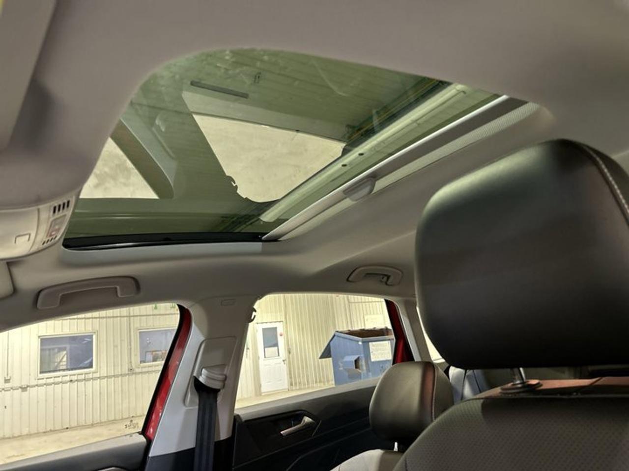 2023 Volkswagen Jetta Highline | Accident Free | Sunroof | Navigation Photo
