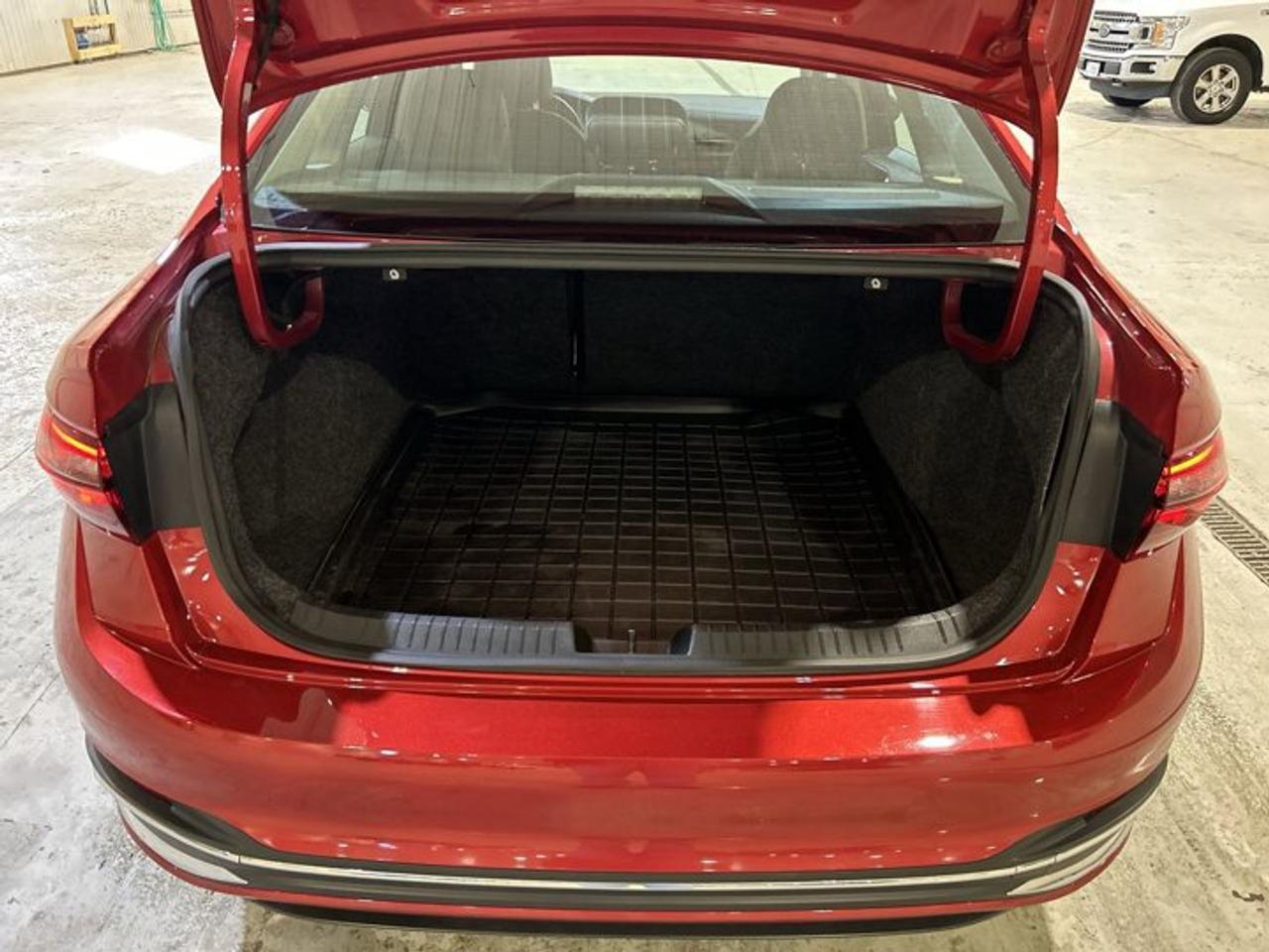 2023 Volkswagen Jetta Highline | Accident Free | Sunroof | Navigation Photo