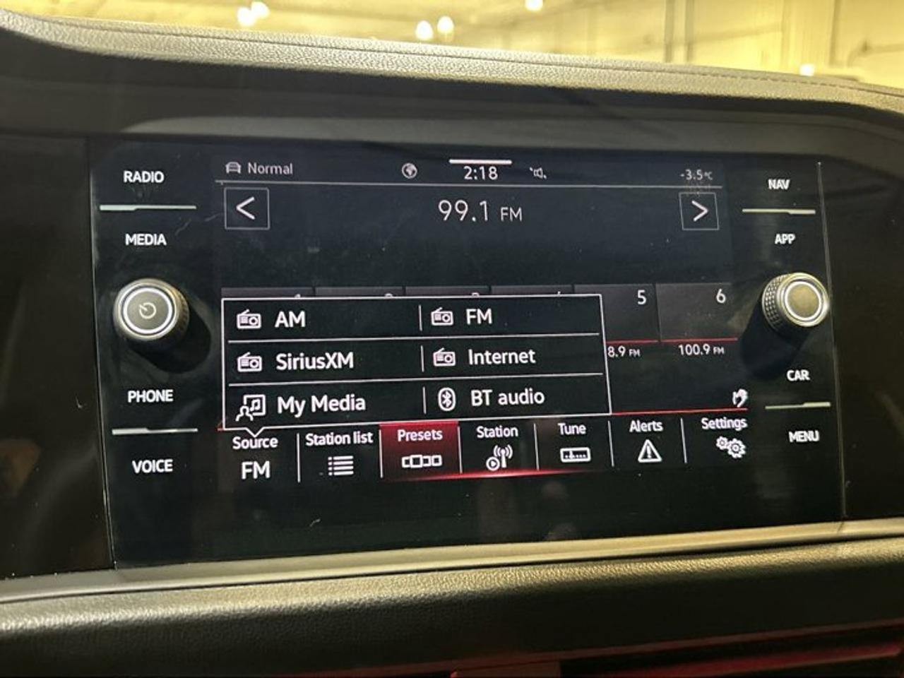 2023 Volkswagen Jetta Highline | Accident Free | Sunroof | Navigation Photo