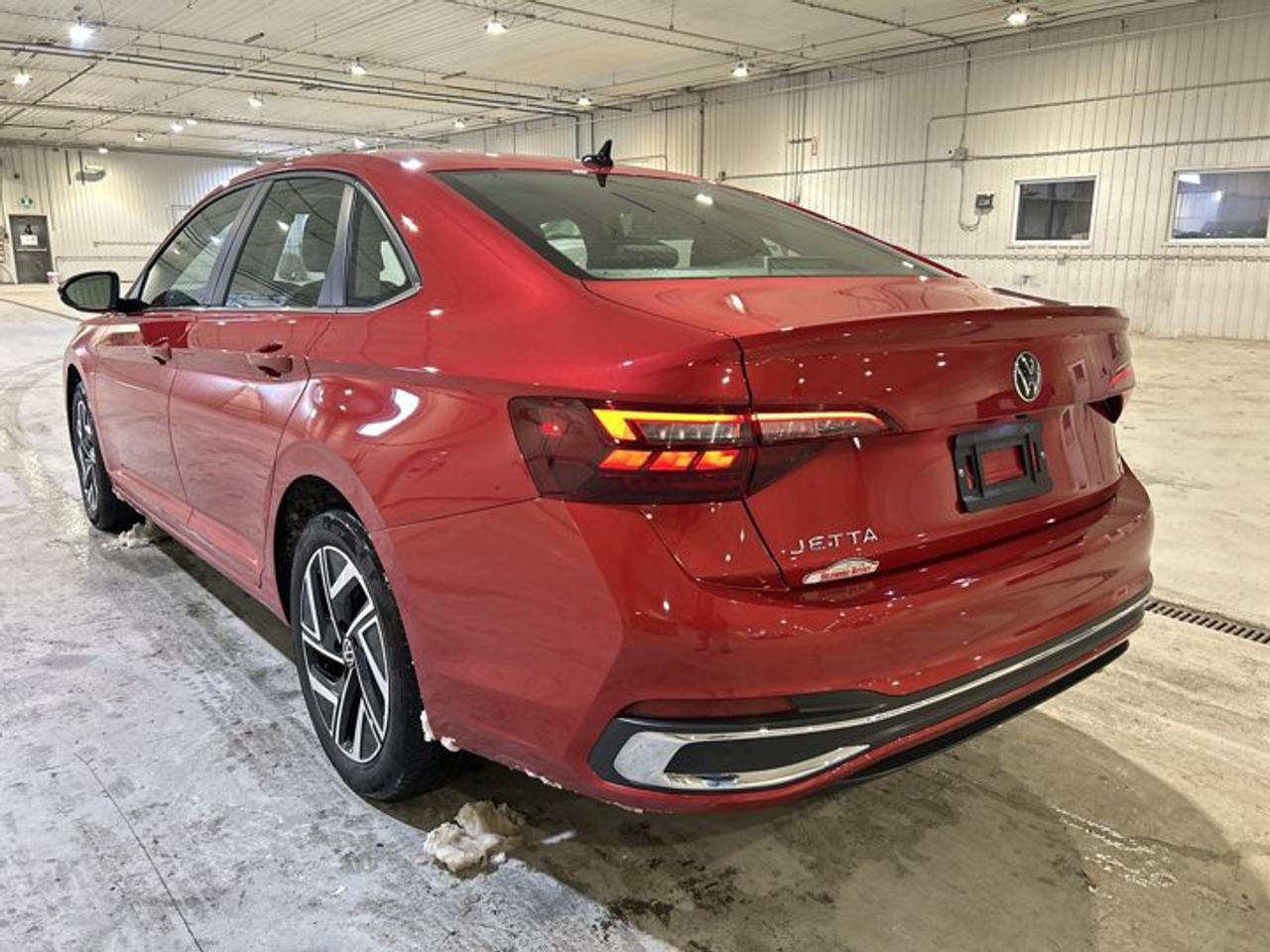 2023 Volkswagen Jetta Highline | Accident Free | Sunroof | Navigation Photo