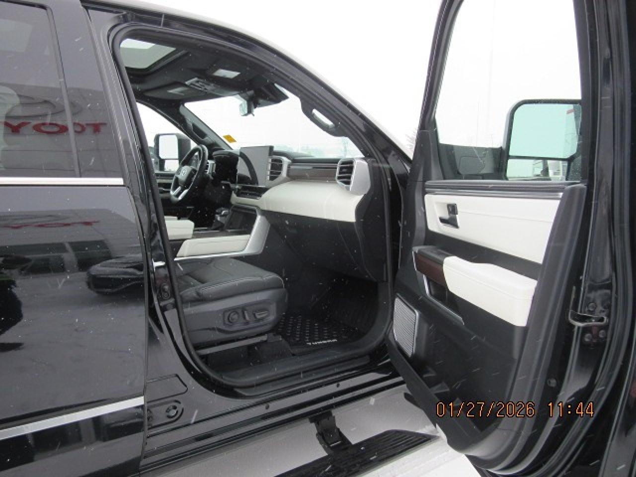 2023 Toyota Tundra Capstone Hybrid Photo