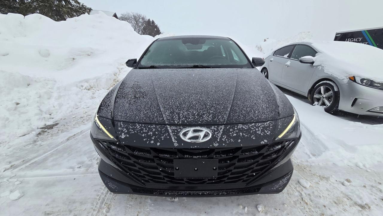 2022 Hyundai Elantra Essential Photo2