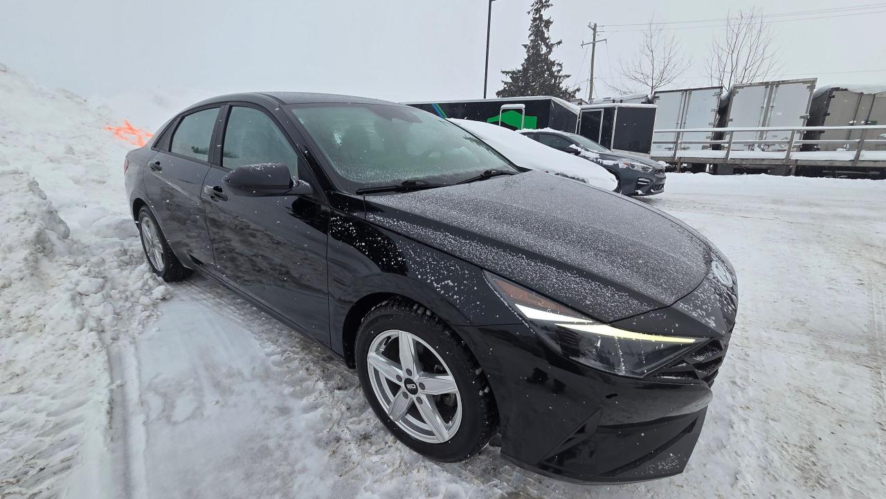 2022 Hyundai Elantra Essential Photo3