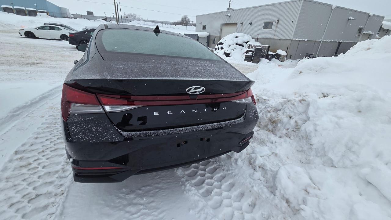 2022 Hyundai Elantra Essential Photo