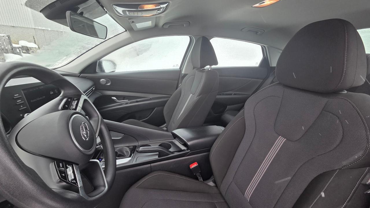 2022 Hyundai Elantra Essential Photo