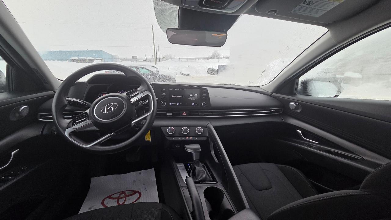 2022 Hyundai Elantra Essential Photo