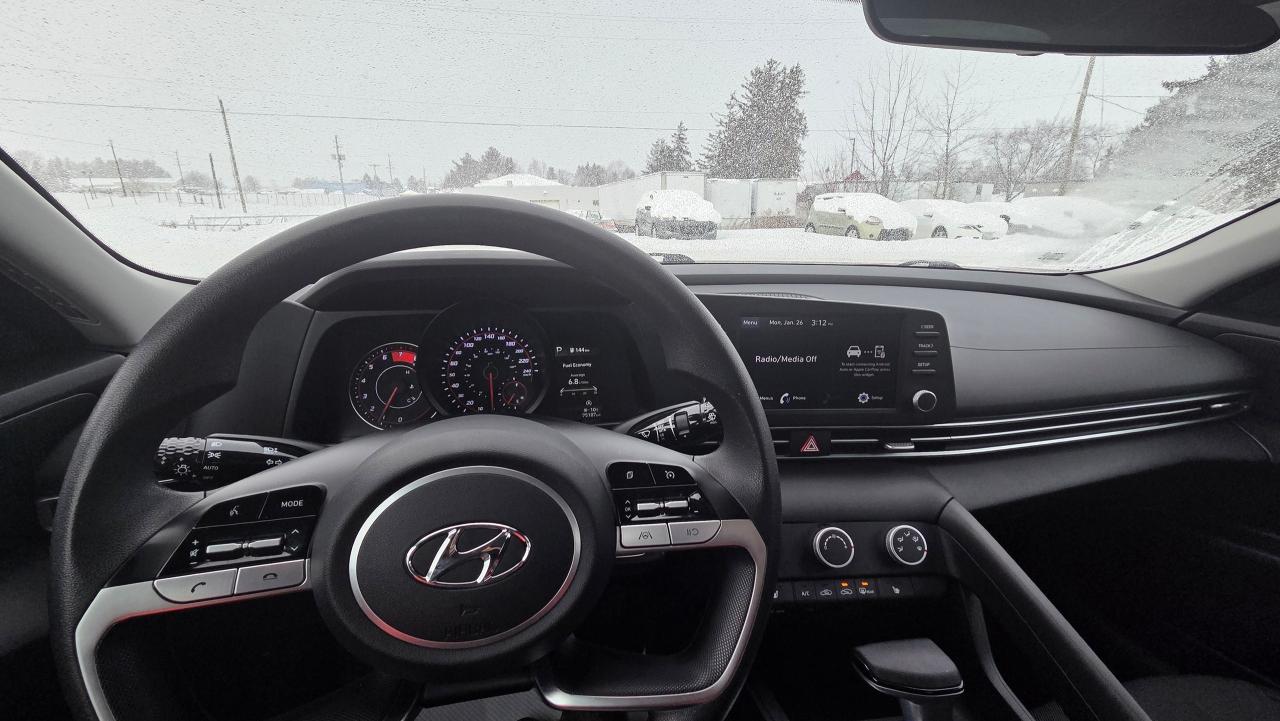 2022 Hyundai Elantra Essential Photo