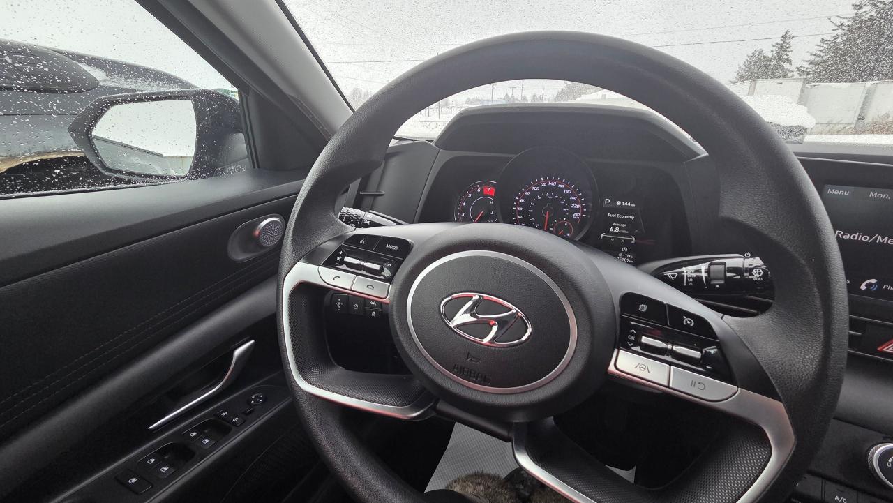 2022 Hyundai Elantra Essential Photo