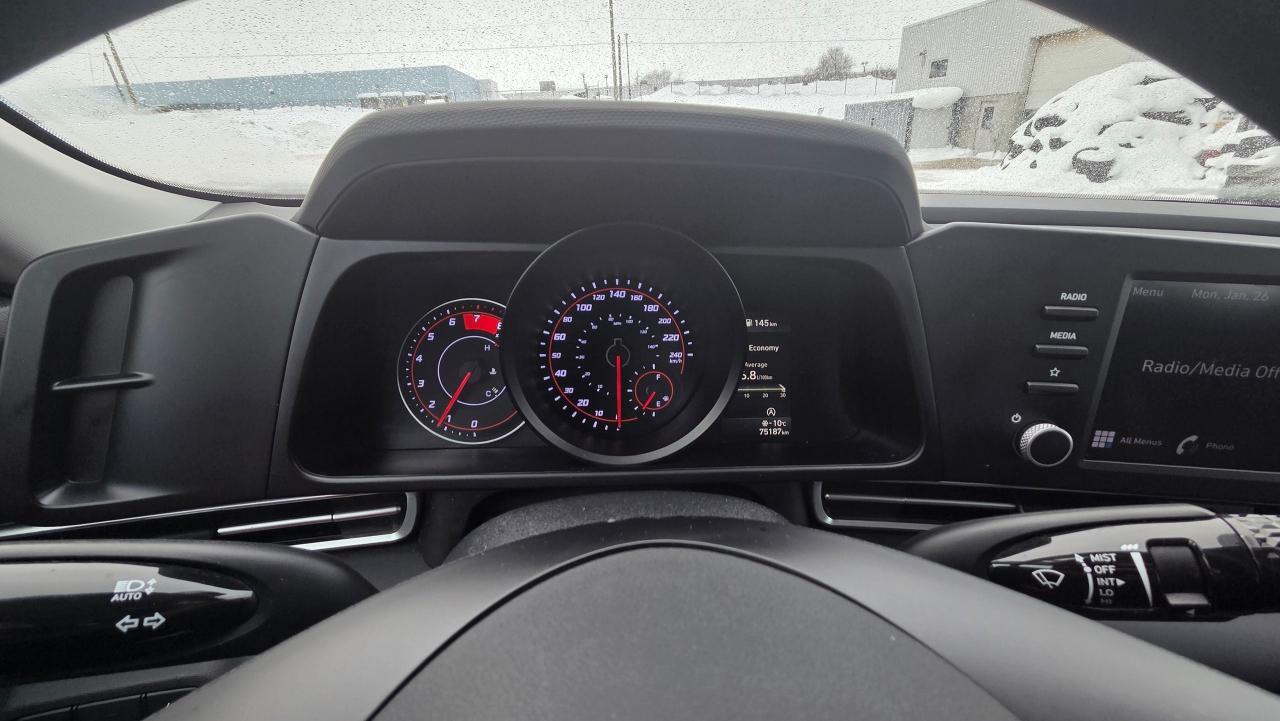 2022 Hyundai Elantra Essential Photo