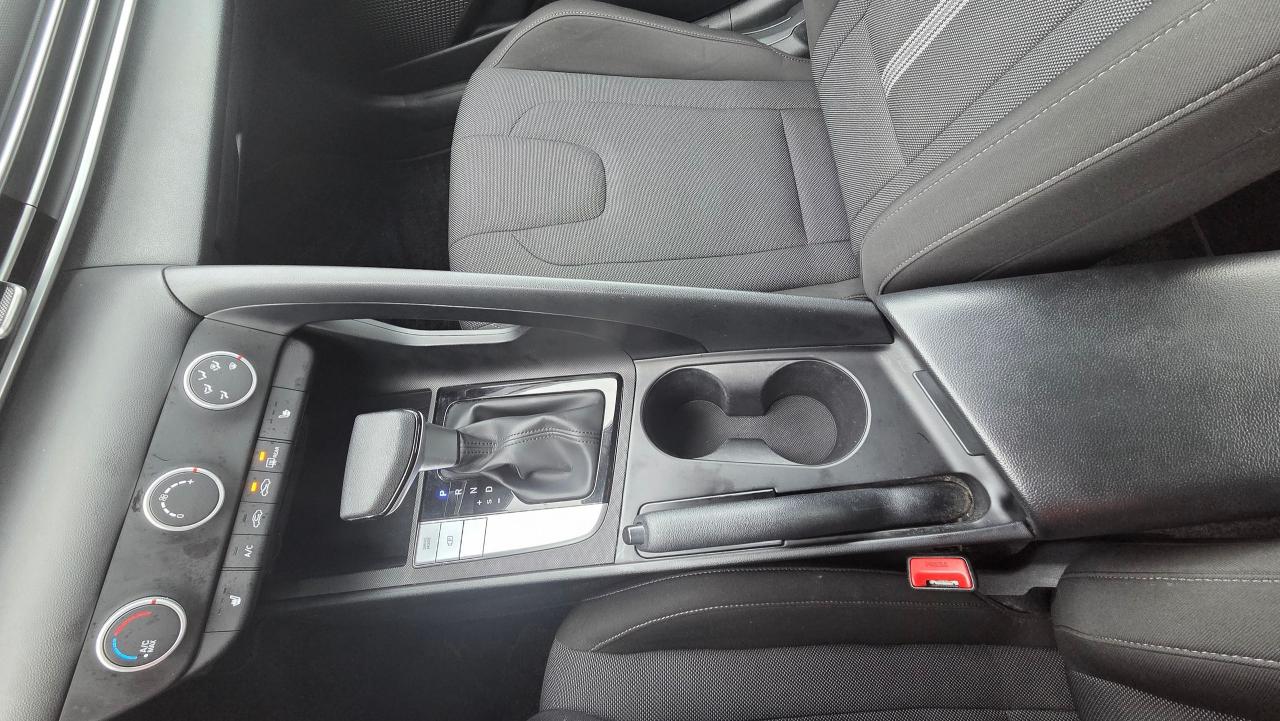 2022 Hyundai Elantra Essential Photo